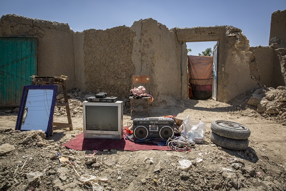 Photo of an Afghan family’s belongings on sale in the Kabul slums. 